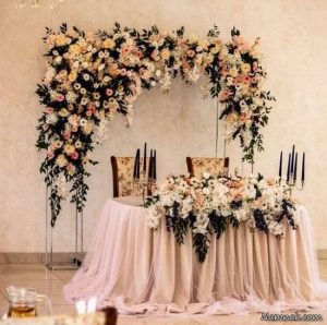 Decorate the bride and groom's place with